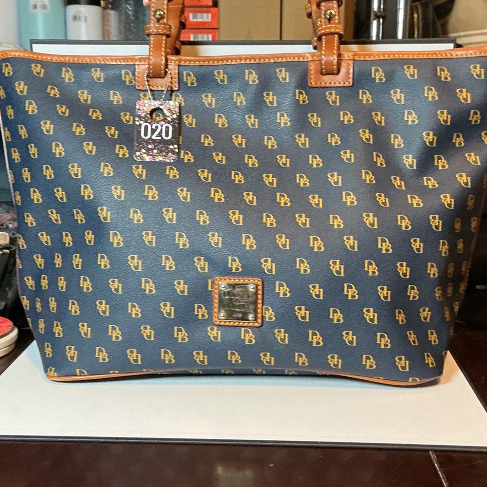 Dooney & Bourke Gretta Signature Leisure Shopper Tote